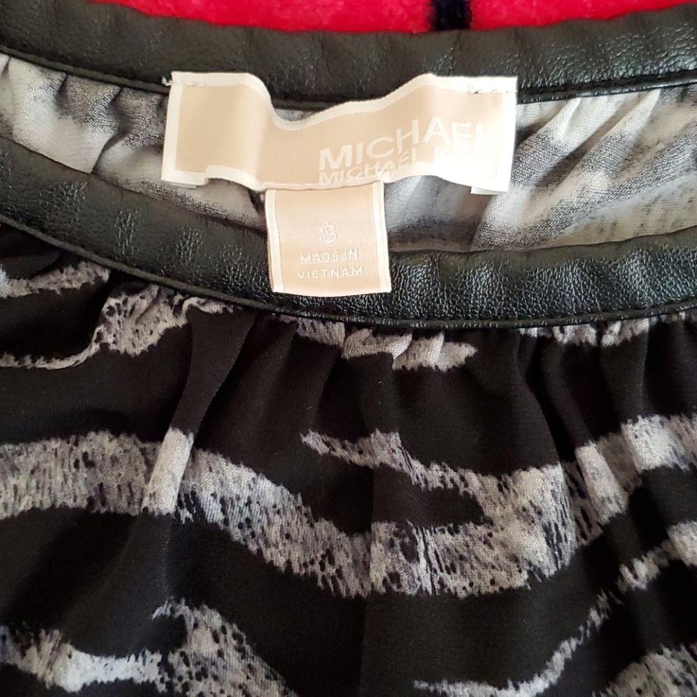 Blouse - Picture 2 of 3